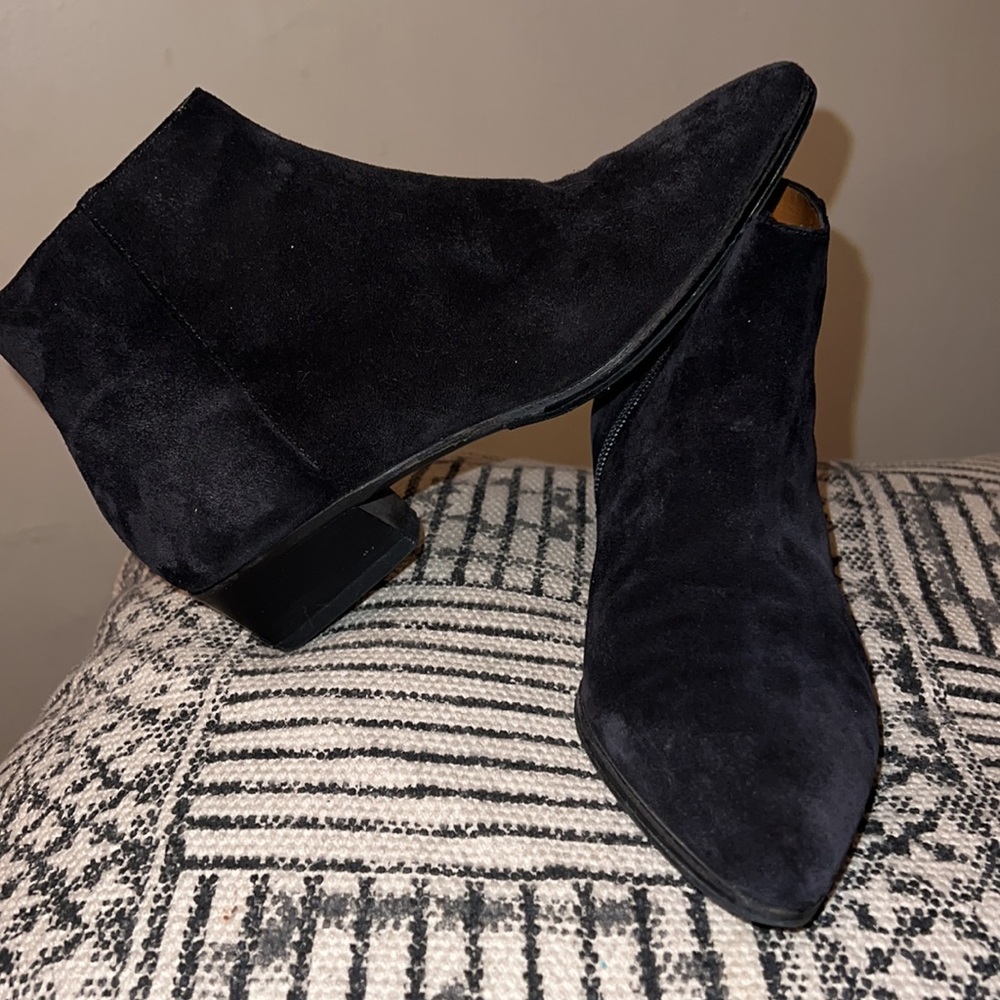 Aquatalia Fuoco Low-Heel Suede Zip Booties
